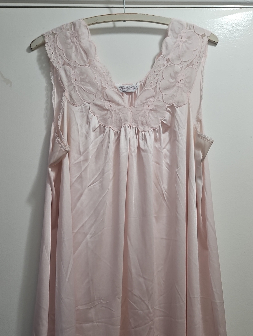 Vintage Sz Medium Vanity Fair Pale Pink Lace-Trim Slip Nightdress